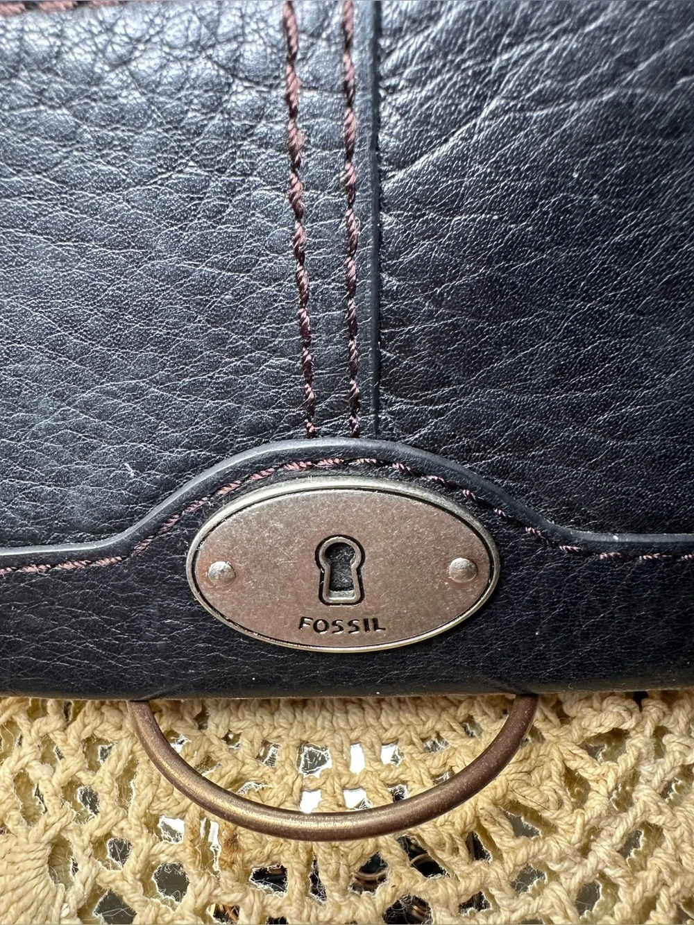 Fossil Marlow Zip Coin purse in black. Card window in back, leather.